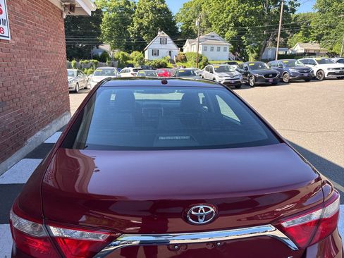Used 2017 Toyota Camry XLE FWD image 9