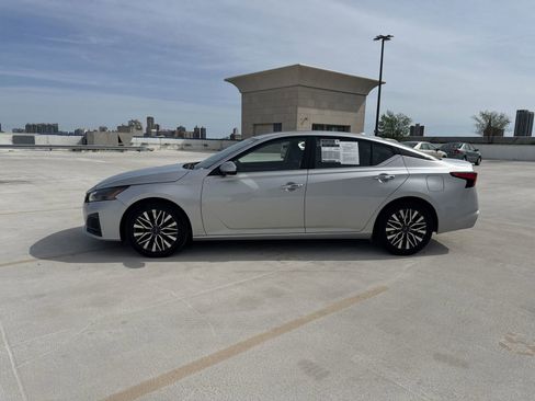 Used 2023 Nissan Altima 2.5 SV image 4