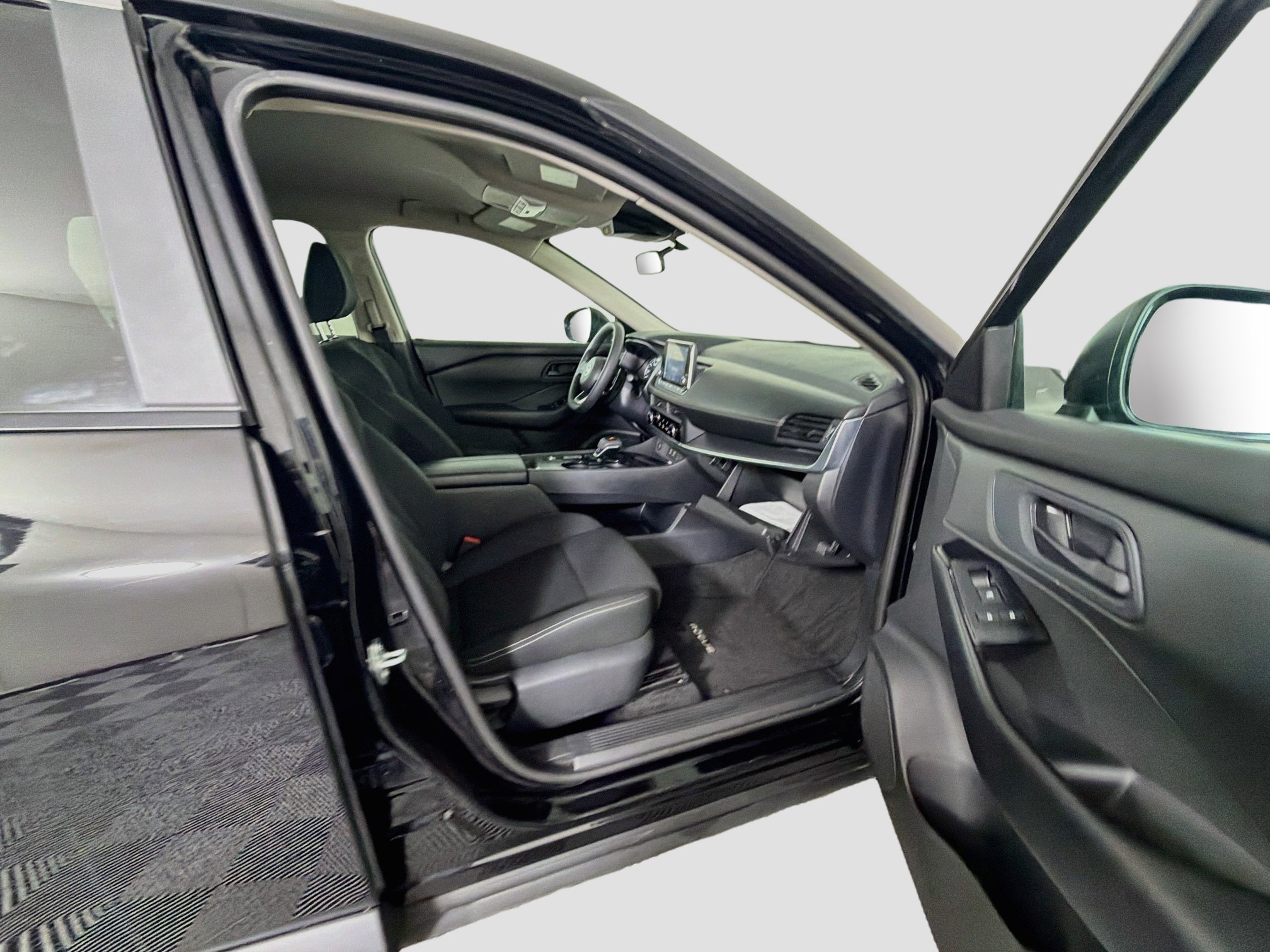 Used 2024 Nissan Rogue S FWD image 29
