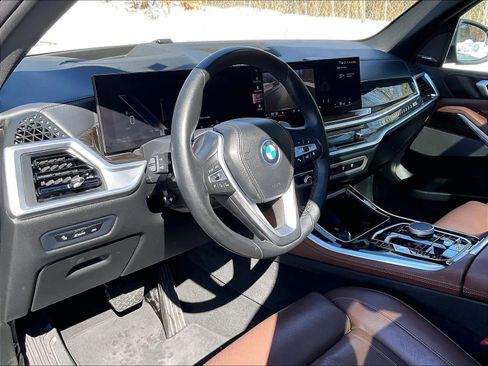 Used 2025 BMW X5 xDrive50e image 8