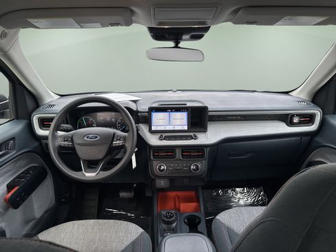 Used 2023 Ford Maverick XLT image 2