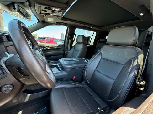 Used 2023 GMC Yukon XL Denali w/ Denali Reserve Package AWD/4WD image 16
