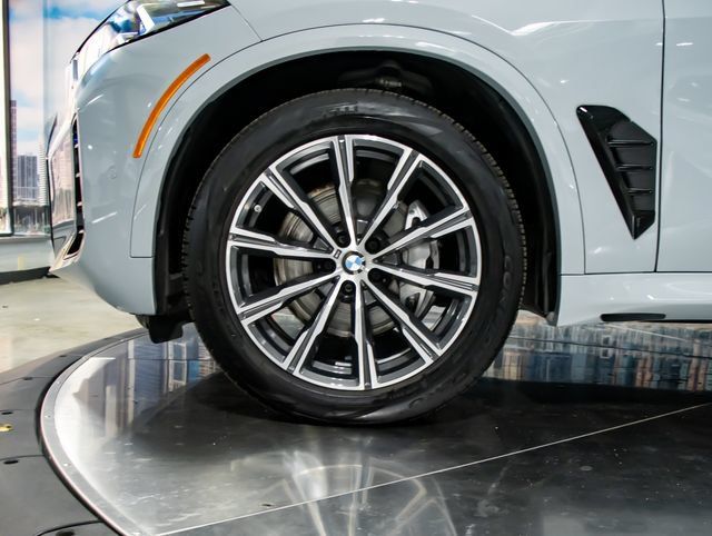 Used 2026 BMW X5 xDrive40i w/ M Sport Package AWD/4WD image 7