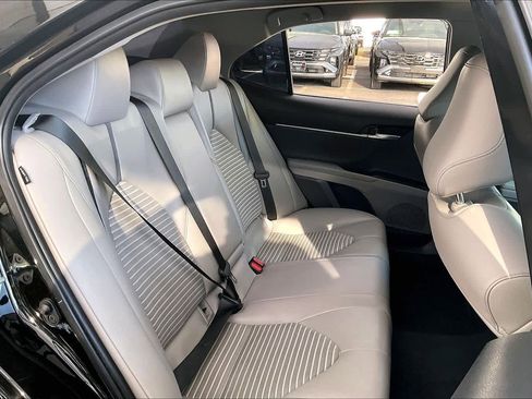 Used 2021 Toyota Camry SE image 40