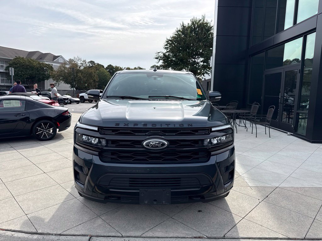 Used 2024 Ford Expedition Max Limited AWD/4WD image 2