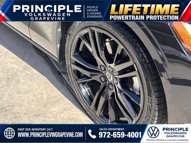 Used 2023 Volvo S60 B5 Plus w/ Climate Package FWD image 8