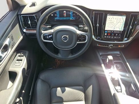 Used 2025 Volvo V60 B5 Cross Country Plus AWD/4WD image 12