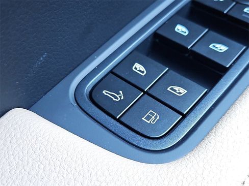 New 2026 Porsche Cayenne S image 23