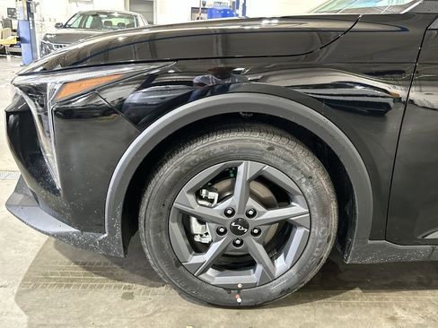 New 2025 Kia K4 LXS image 18