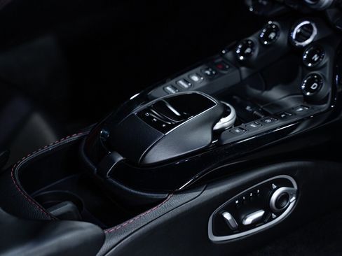 Used 2019 Aston Martin V8 Vantage Coupe RWD image 53