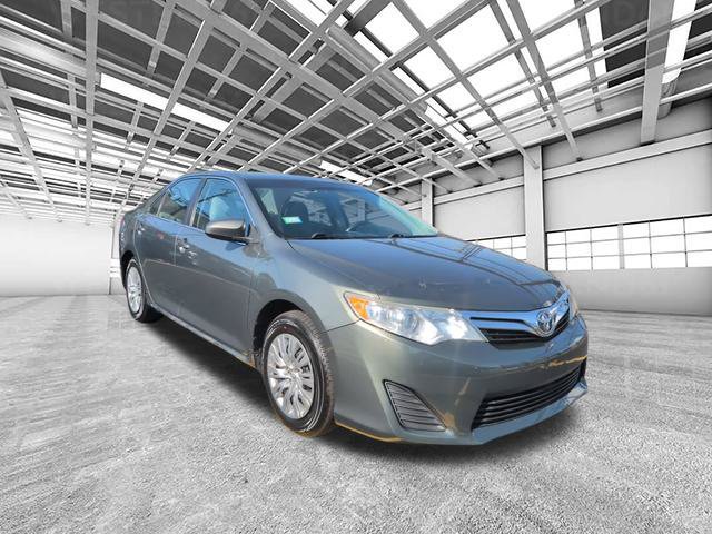 Used 2014 Toyota Camry LE FWD image 1