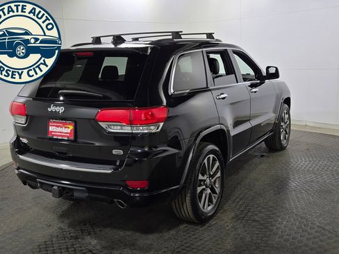 Used 2017 Jeep Grand Cherokee Overland AWD/4WD image 7