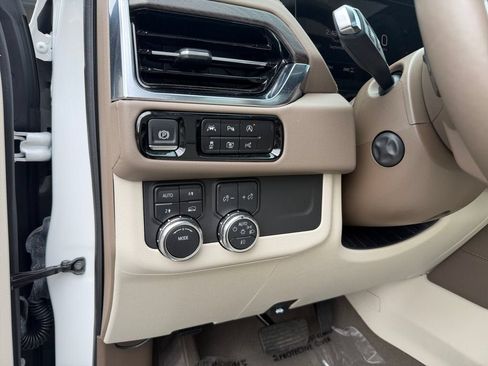 Used 2025 GMC Yukon Denali w/ Sun & Power Step Package AWD/4WD image 19