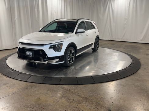 Certified 2025 Kia Niro EX Touring image 4