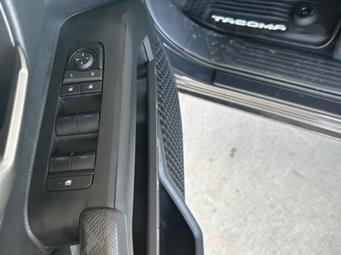 Used 2024 Toyota Tacoma TRD Off-Road image 10