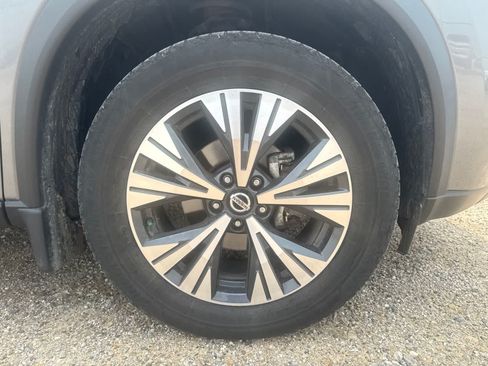 Used 2021 Nissan Rogue SV w/ Premium Package AWD/4WD image 17
