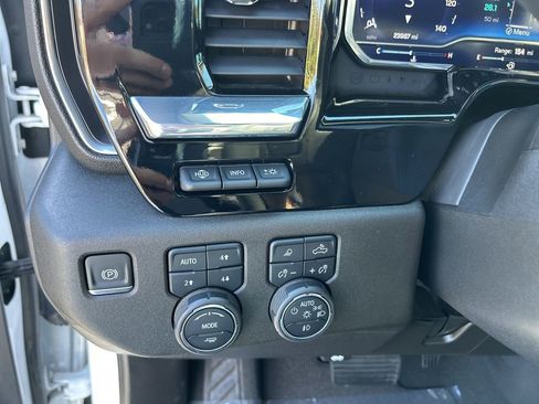 Used 2024 Chevrolet Silverado 2500 High Country w/ High Country Premium Package image 26