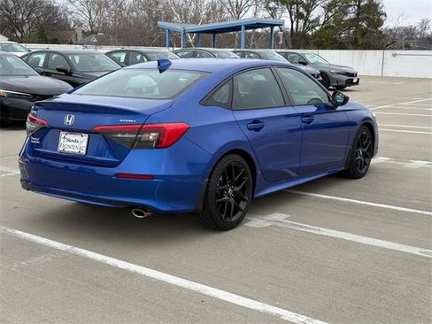 Used 2023 Honda Civic Sport image 3