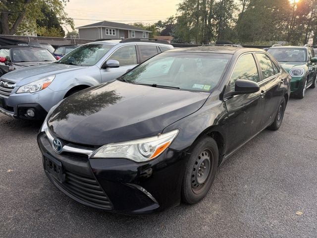 Used 2017 Toyota Camry LE FWD image 1