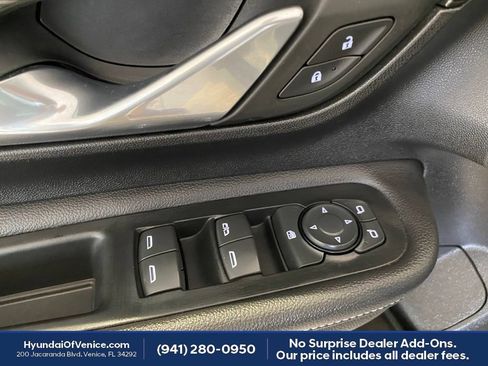Used 2022 GMC Terrain SLE AWD/4WD image 23