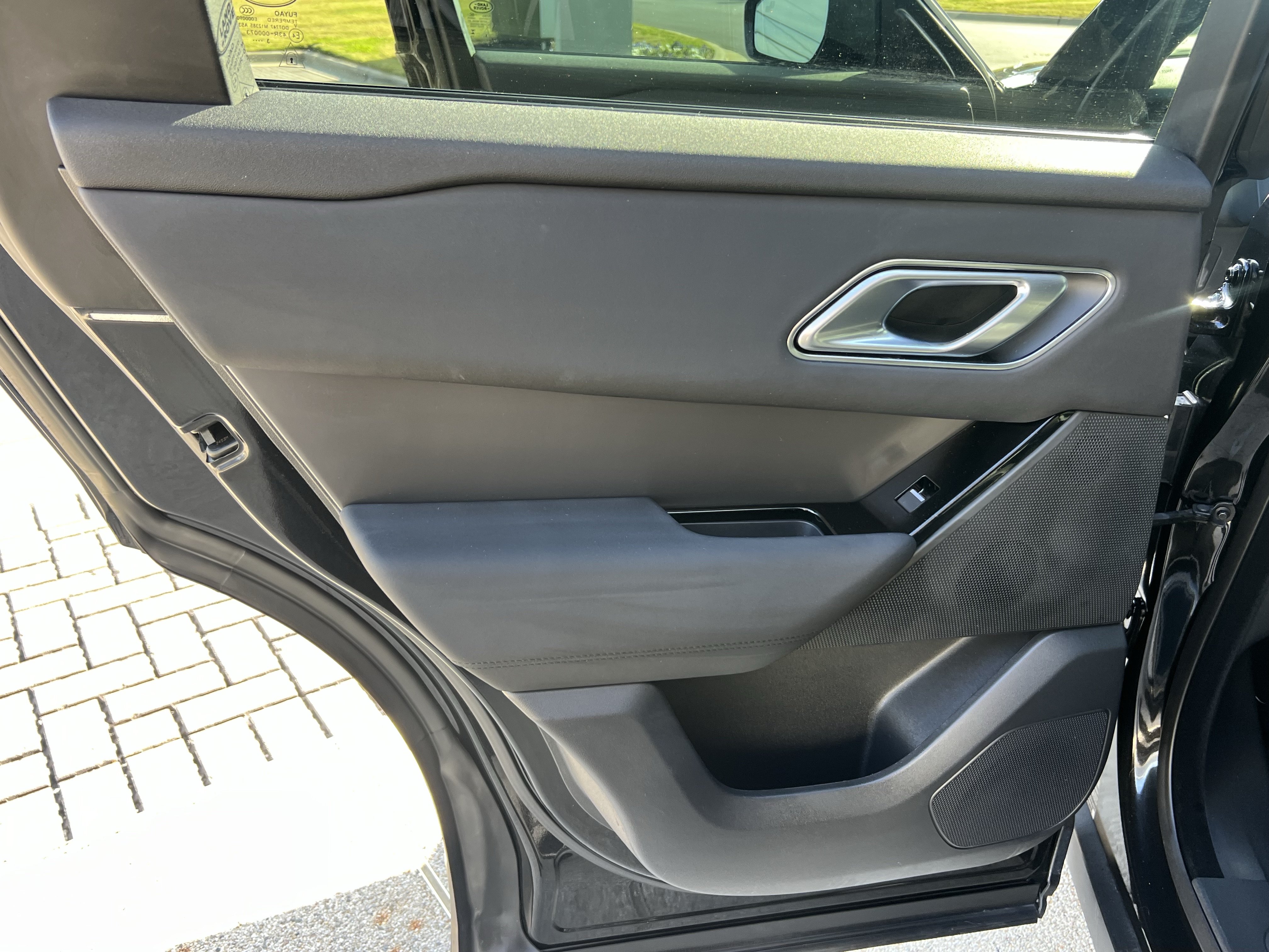 Certified 2024 Land Rover Range Rover Velar Dynamic SE AWD/4WD image 28