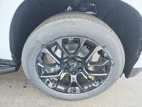 New 2026 Chevrolet Suburban LS image 15