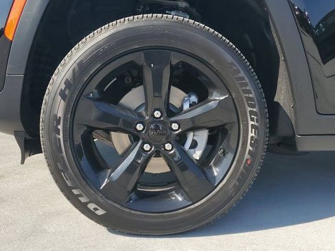 New 2025 Jeep Grand Cherokee Altitude image 7