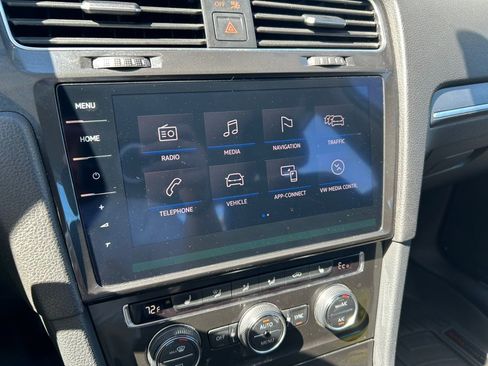 Used 2019 Volkswagen e-Golf SEL Premium image 24