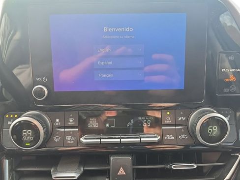 Used 2024 Toyota Highlander XLE image 34