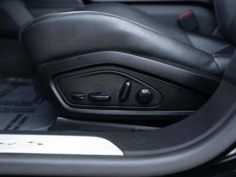 Used 2021 Porsche Taycan 4S image 23