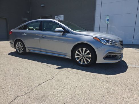 Used 2016 Hyundai Sonata Limited w/ Option Group 04 FWD image 2