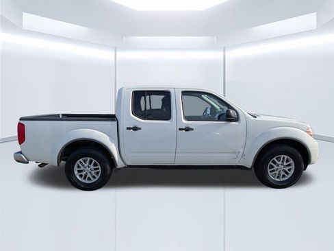 Used 2019 Nissan Frontier SV image 3
