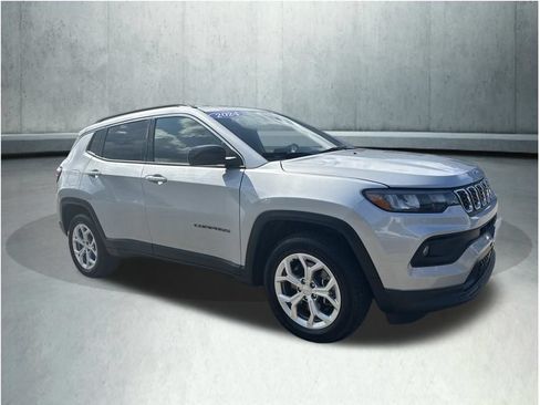 Used 2024 Jeep Compass Latitude AWD/4WD image 8