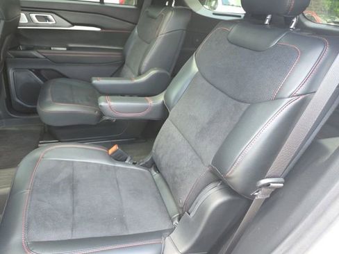 Used 2025 Ford Explorer ST w/ Sun And Sound Package AWD/4WD image 7