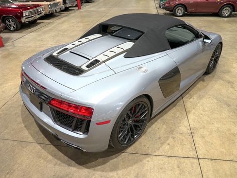 Used 2018 Audi R8 V10 w/ Carbon Exterior Package AWD/4WD image 31