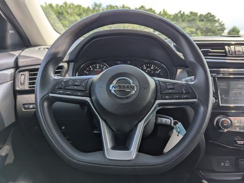 Used 2020 Nissan Rogue S FWD image 15