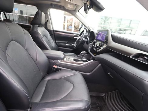 Used 2023 Toyota Highlander Limited image 26
