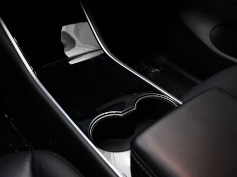 Used 2020 Tesla Model Y Performance image 23