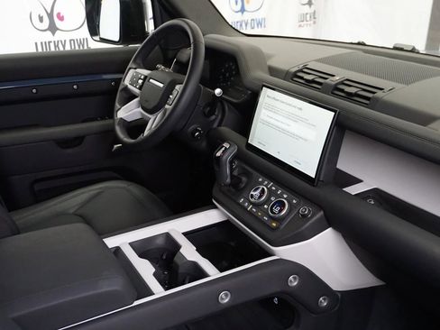 Used 2025 Land Rover Defender 110 S image 18