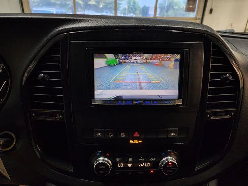 Used 2018 Mercedes-Benz Metris Passenger image 33