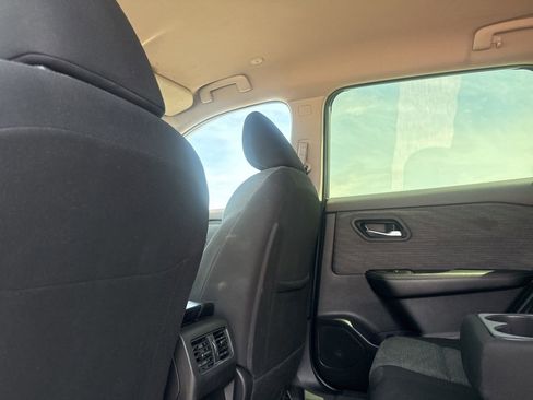 Certified 2023 Nissan Rogue SV FWD image 33