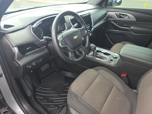 Used 2023 Chevrolet Traverse LT w/ LPO, Floor Liner Package FWD image 18