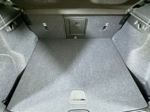 Used 2025 Volvo XC40 B5 Core image 29