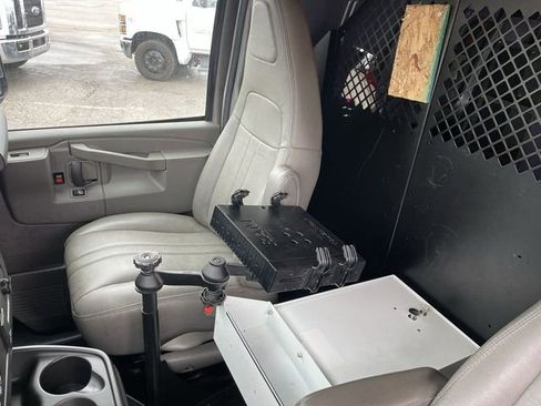 Used 2019 GMC Savana 2500 w/ Driver Convenience Package RWD image 9