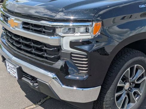 Used 2022 Chevrolet Silverado 1500 LT AWD/4WD image 9