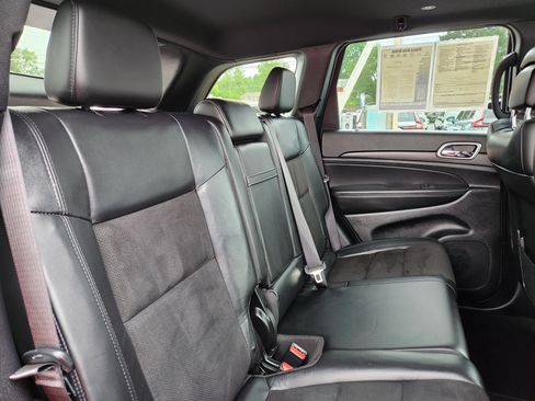 Used 2022 Jeep Grand Cherokee Laredo X AWD/4WD image 15