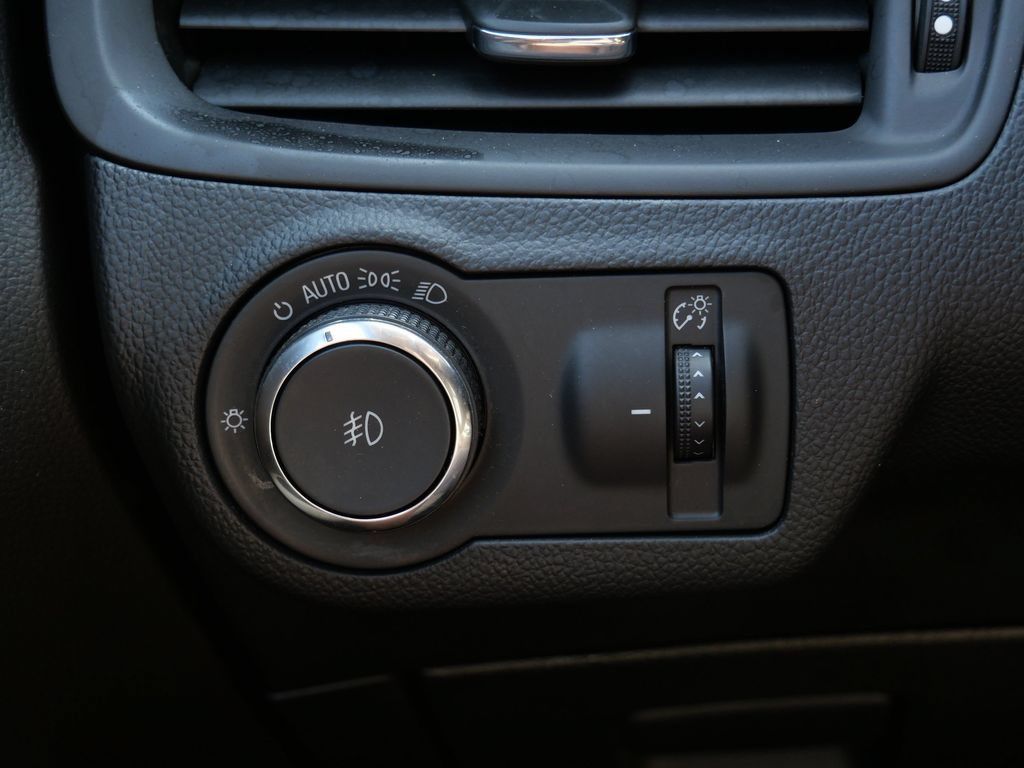 Used 2018 Buick Envision Preferred FWD image 16