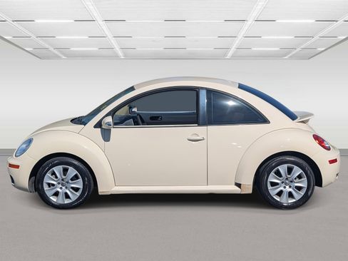 Used 2008 Volkswagen Beetle S image 2