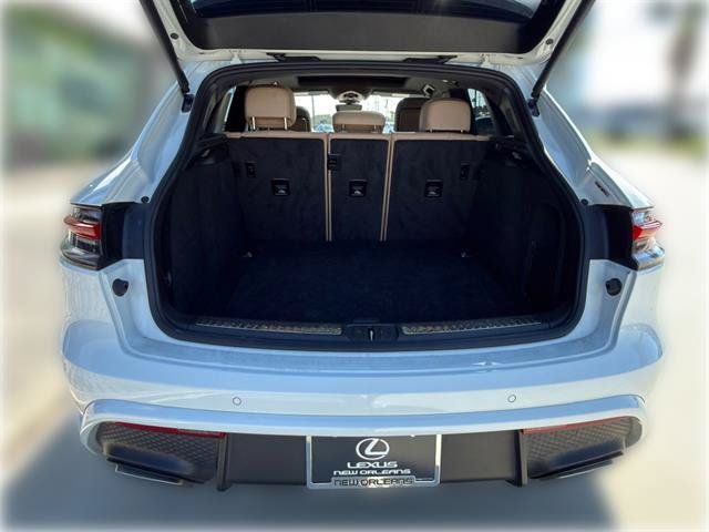 Used 2022 Porsche Macan AWD/4WD image 8