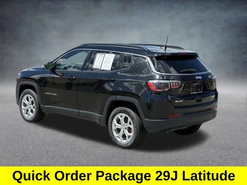 Used 2024 Jeep Compass Latitude AWD/4WD image 3